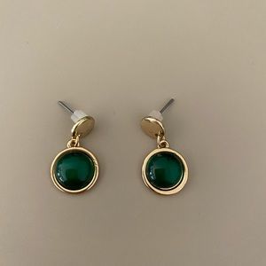 Retro style elegant earrings green